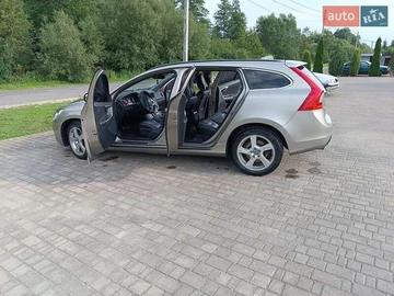Авто Volvo V60 2011 № 8107535