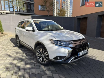 Авто Mitsubishi Outlander 2021 № 8108639