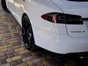 Авто Tesla Model S 2013 № 8110070