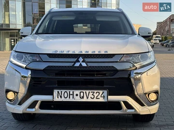 Авто Mitsubishi Outlander 2020 № 8110347