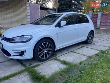 Авто Volkswagen E-Golf 2020 № 8110934