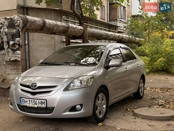 Авто Toyota Yaris 2006 № 8112080