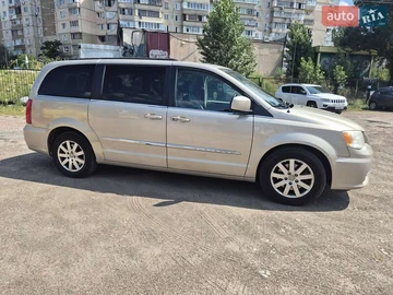 Авто Chrysler Town Country 2014 № 8112184