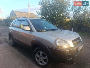 Авто Hyundai Tucson 2004 № 8118018