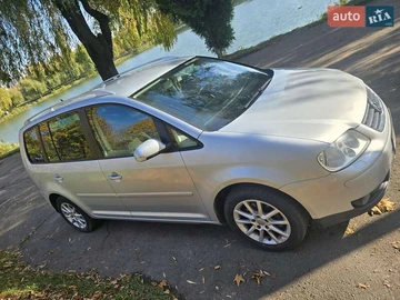 Авто Volkswagen Touran 2006 № 8122165