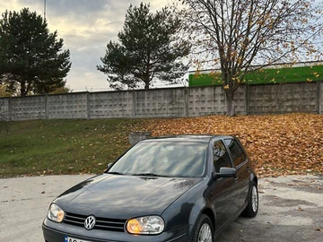 Авто Volkswagen Golf 2000 № 8123452