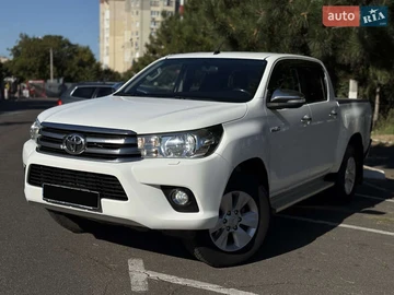 Авто Toyota Hilux 2017 № 8125389
