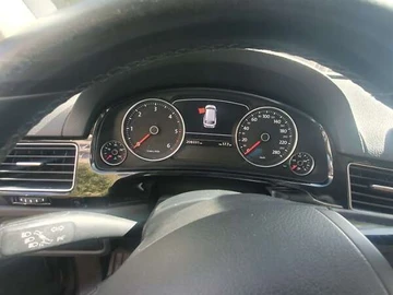 Авто Volkswagen Touareg 2015 № 8125707