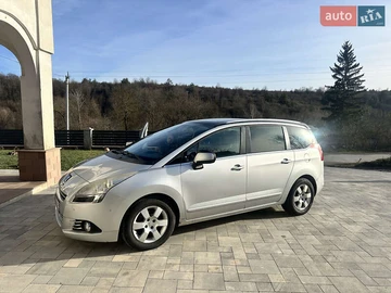 Авто Peugeot 5008 2012 № 8125765