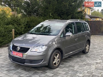 Авто Volkswagen Touran 2010 № 8126240