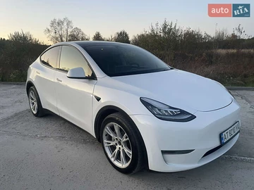 Авто Tesla Model Y 2023 № 8126362