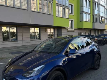 Авто Tesla Model Y 2023 № 8128071