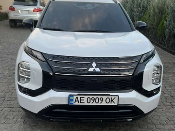 Авто Mitsubishi Outlander 2023 № 8129702