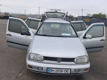Авто Volkswagen Golf 1999 № 8130207