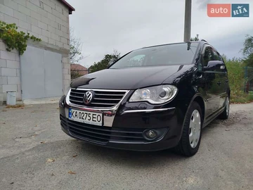 Авто Volkswagen Touran 2007 № 8132197