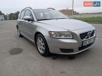 Авто Volvo V50 2010 № 8134972