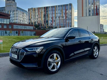 Авто Audi E-Tron 2020 № 8135152