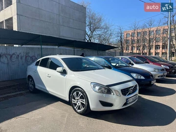 Авто Volvo S60 2013 № 8135353