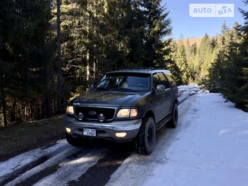 Авто Ford Expedition 2000 № 8136556
