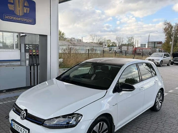 Авто Volkswagen E-Golf 2015 № 8137888