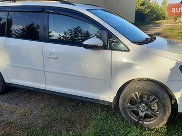Авто Volkswagen Touran 2010 № 8139026