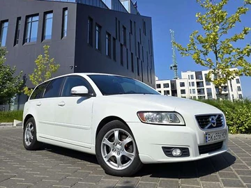 Авто Volvo V50 2012 № 8139261