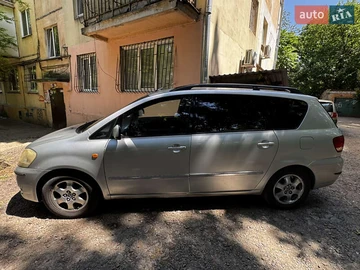 Авто Toyota Avensis Verso 2003 № 8142203