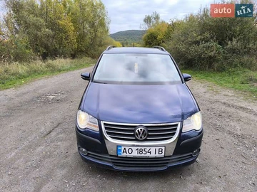 Авто Volkswagen Touran 2009 № 8142242