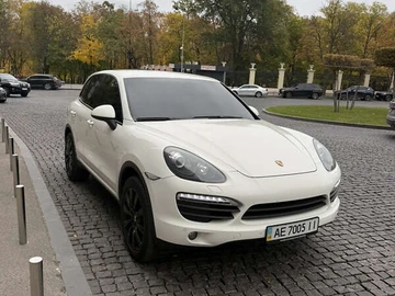 Авто Porsche Cayenne 2011 № 8142606