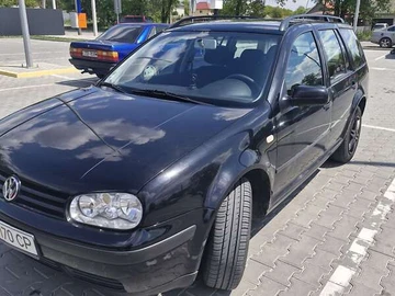 Авто Volkswagen Golf 2000 № 8143967
