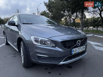 Авто Volvo V60 2017 № 8146256