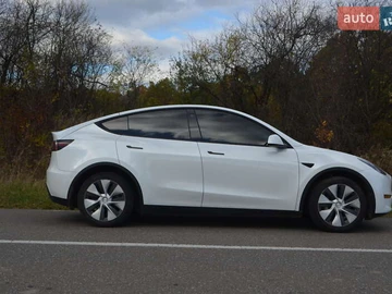 Авто Tesla Model Y 2021 № 8147084