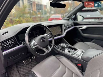 Авто Volkswagen Touareg 2018 № 8151174