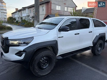 Авто Toyota Hilux 2023 № 8152105