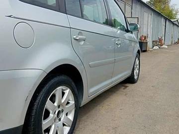 Авто Volkswagen Touran 2004 № 8152394