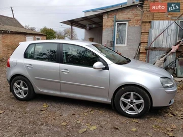 Авто Volkswagen Golf 2004 № 8153240