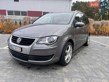 Авто Volkswagen Touran 2010 № 8154776