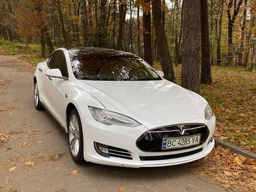 Авто Tesla Model S 2013 № 8156419