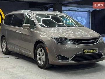 Авто Chrysler Pacifica 2017 № 8156701