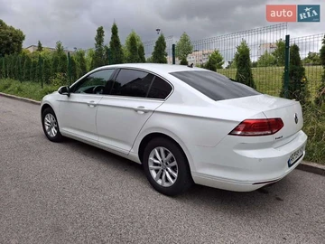 Авто Volkswagen Passat 2018 № 8157499