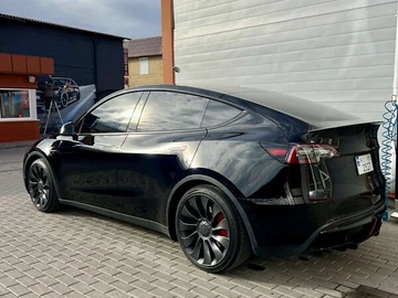 Авто Tesla Model Y 2023 № 8157600