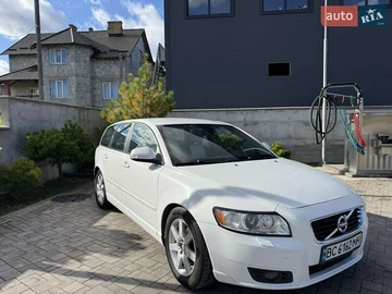 Авто Volvo V50 2010 № 8163576