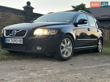 Авто Volvo V50 2011 № 8165529