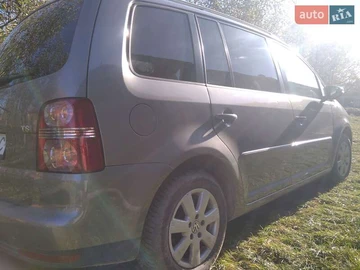 Авто Volkswagen Touran 2009 № 8165632