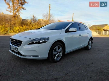 Авто Volvo V40 2013 № 8169153