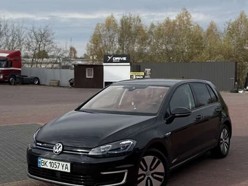 Авто Volkswagen E-Golf 2017 № 8172901