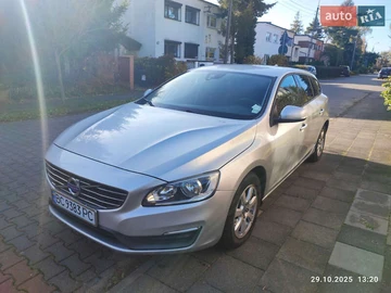 Авто Volvo V60 2014 № 8173723