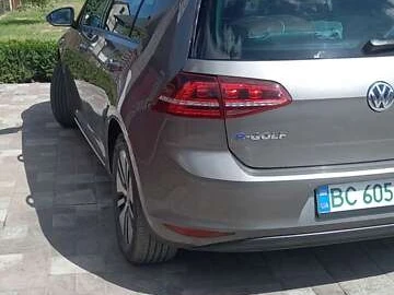 Авто Volkswagen E-Golf 2015 № 8174190