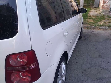 Авто Volkswagen Touran 2009 № 8176379