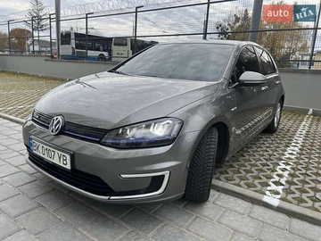 Авто Volkswagen E-Golf 2015 № 8177050